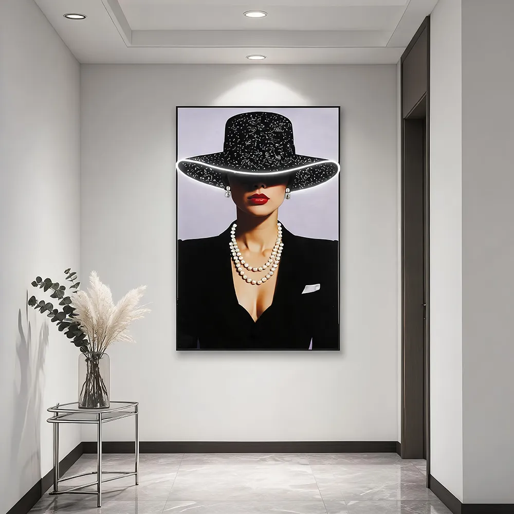 现代轻奢发光镶钻戴帽美女装饰画 珍珠项链人物艺术挂画 玄关客厅软装墙饰